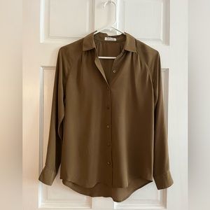 Everlane Silk Point collar (long sleeve) in Acorn